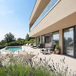 Mar Vista Villa