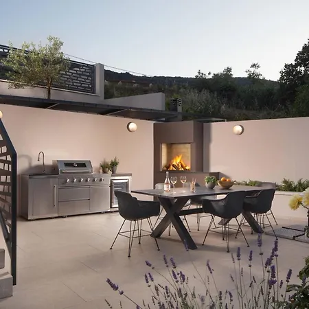 Mar Vista Villa *